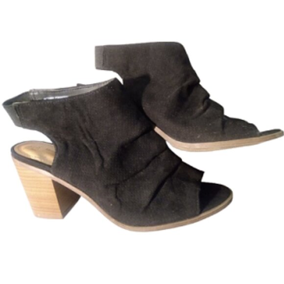 Women's Time and Tru Black Suade Wedge Heel Sandals Size 8 - Picture 3 of 8